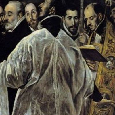 Un transparente roquete y el párroco en oración